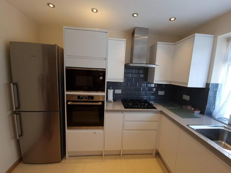 London Luxury 2 Bedroom Flat Sleeps 8 Free Parking East Barnet Exterior foto